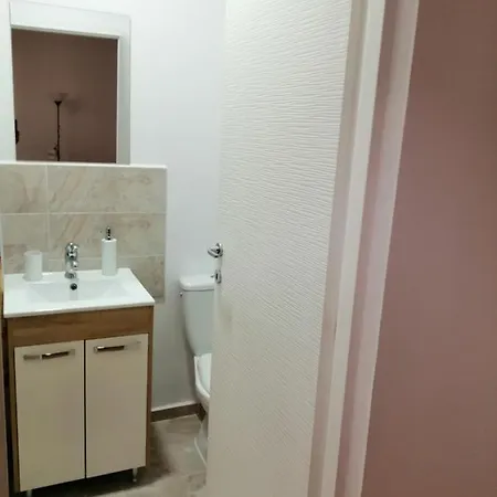 Violet House Apartment