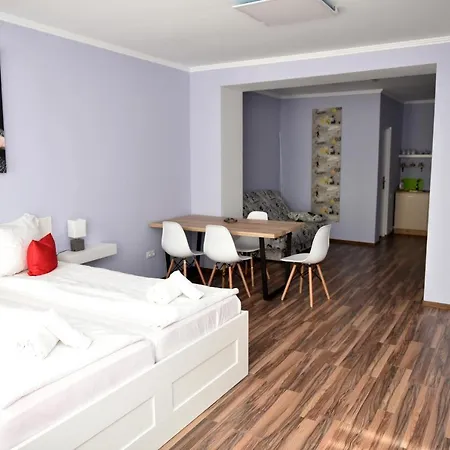 Violet House Apartment